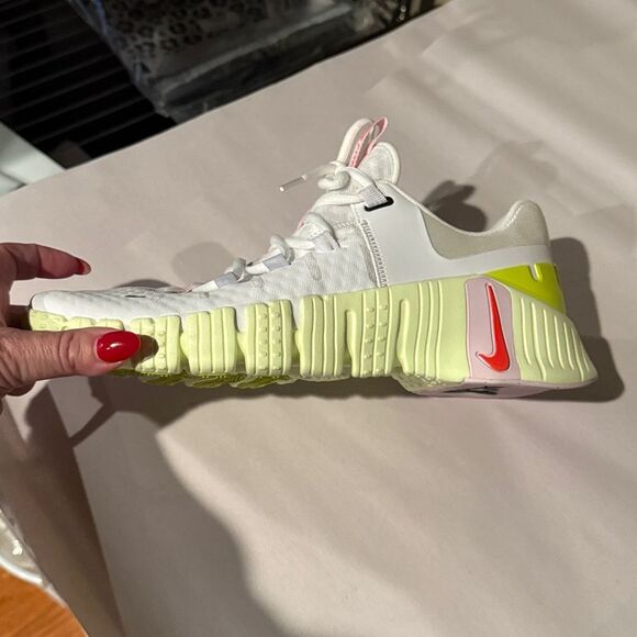 Nike Free Metcon 5” Barely Volt/Pink Foam Sneakers Women’s Sz 12 NWOB - Picture 9 of 9